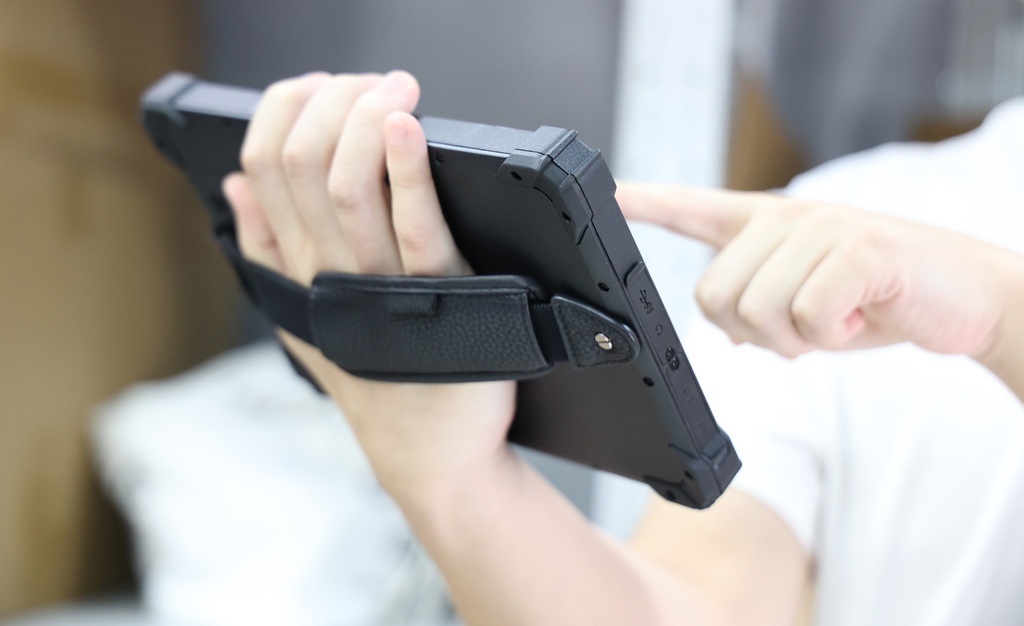 Tablet Rugerizada Windows 8" - COLOSSUS W803 soporte mano persona 2